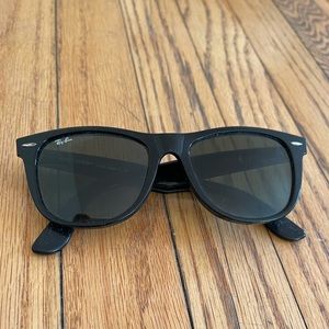 Ray-Bans - Wayfarer Sunglasses